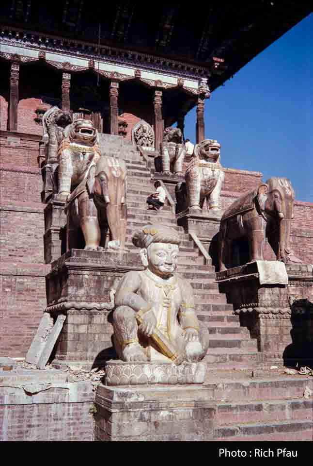 Nyatapole Temple staircase guardians image